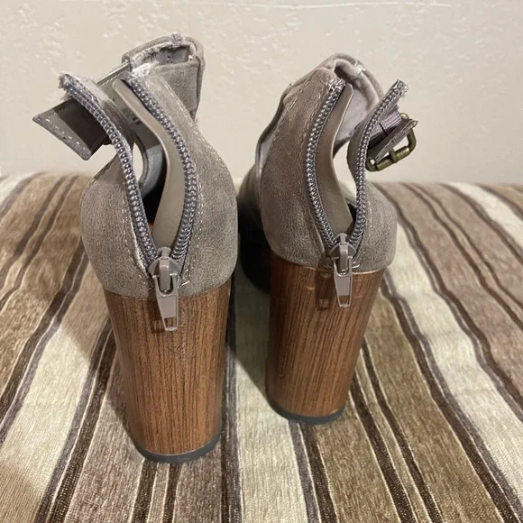 Clog Heels - Picture 3 of 8